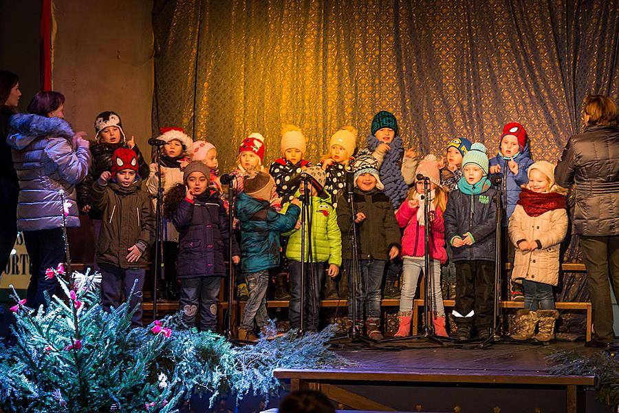 Gemeinsames Singen am Weihnachtsbaum, 3. Adventsonntag 11.12.2016