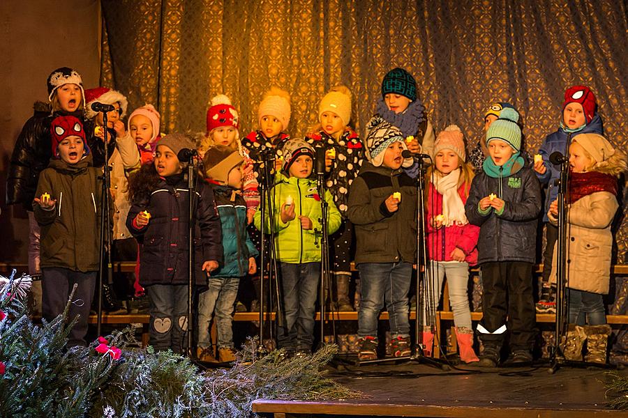 Společné zpívání u vánočního stromu, 3. adventní neděle 11.12.2016