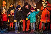 Gemeinsames Singen am Weihnachtsbaum, 3. Adventsonntag 11.12.2016, Foto: Lubor Mrázek