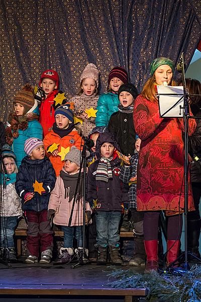 Gemeinsames Singen am Weihnachtsbaum, 3. Adventsonntag 11.12.2016