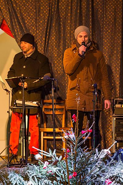 Gemeinsames Singen am Weihnachtsbaum, 3. Adventsonntag 11.12.2016