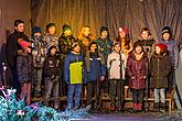 Gemeinsames Singen am Weihnachtsbaum, 3. Adventsonntag 11.12.2016, Foto: Lubor Mrázek