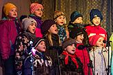 Gemeinsames Singen am Weihnachtsbaum, 3. Adventsonntag 11.12.2016, Foto: Lubor Mrázek