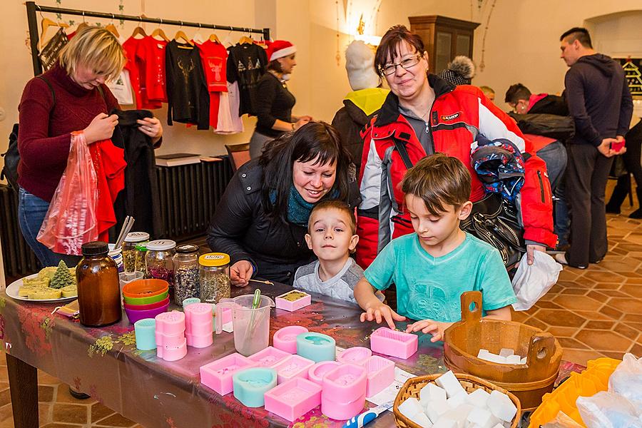 Klöster Český Krumlov: Handwerksworkshop, Weihnachtsherstellung, 17.12.2016