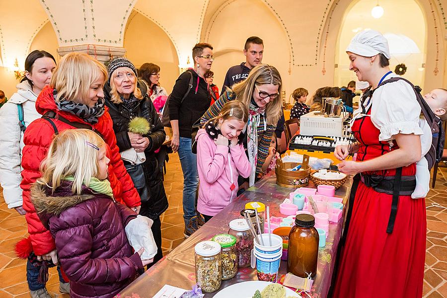 Klöster Český Krumlov: Handwerksworkshop, Weihnachtsherstellung, 17.12.2016