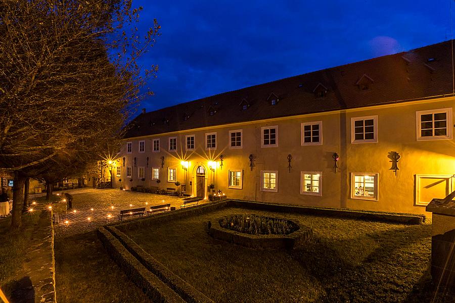 Nocturne with a glass of wine - Jana Bezpalcová (accordion), Dominika Weiss Hošková (cello), 30.6.2017, Chamber Music Festival Český Krumlov