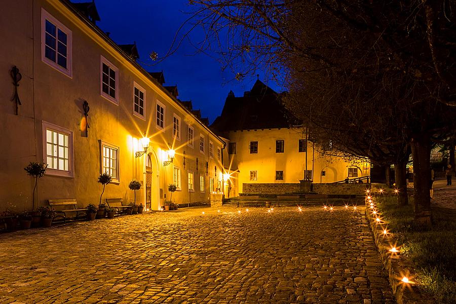 Nocturne with a glass of wine - Jana Bezpalcová (accordion), Dominika Weiss Hošková (cello), 30.6.2017, Chamber Music Festival Český Krumlov