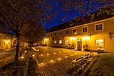 Nocturne with a glass of wine - Jana Bezpalcová (accordion), Dominika Weiss Hošková (cello), 30.6.2017, Chamber Music Festival Český Krumlov, photo by: Lubor Mrázek