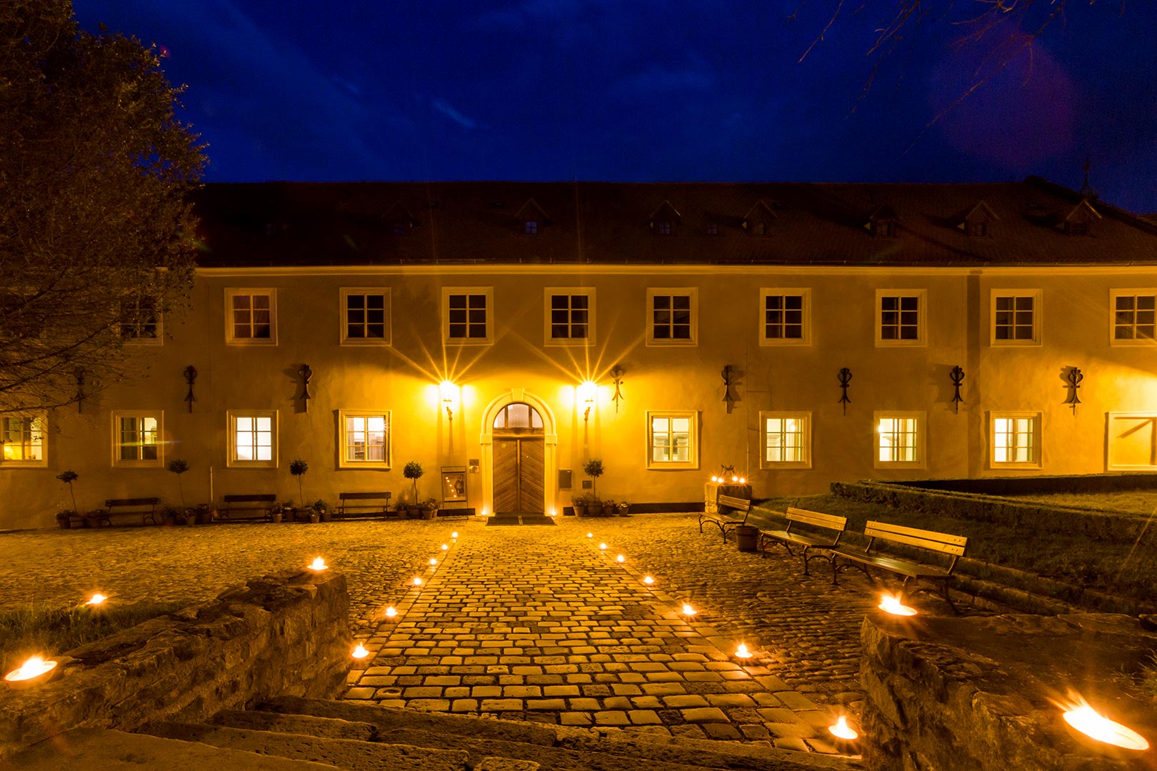 Nocturne with a glass of wine - Jana Bezpalcová (accordion), Dominika Weiss Hošková (cello), 30.6.2017, Chamber Music Festival Český Krumlov