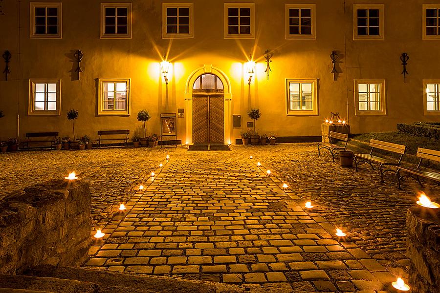 Nocturne with a glass of wine - Jana Bezpalcová (accordion), Dominika Weiss Hošková (cello), 30.6.2017, Chamber Music Festival Český Krumlov