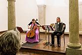 Nocturne with a glass of wine - Jana Bezpalcová (accordion), Dominika Weiss Hošková (cello), 30.6.2017, Chamber Music Festival Český Krumlov, photo by: Lubor Mrázek