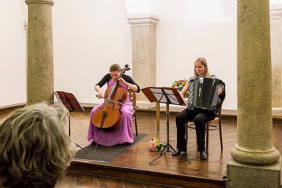 Nokturno s číši vína - Jana Bezpalcová (akordeon), Dominika Weiss Hošková (violoncello), 30.6.2017, Festival komorní hudby Český Krumlov