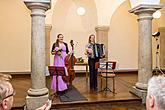 Nocturne with a glass of wine - Jana Bezpalcová (accordion), Dominika Weiss Hošková (cello), 30.6.2017, Chamber Music Festival Český Krumlov, photo by: Lubor Mrázek