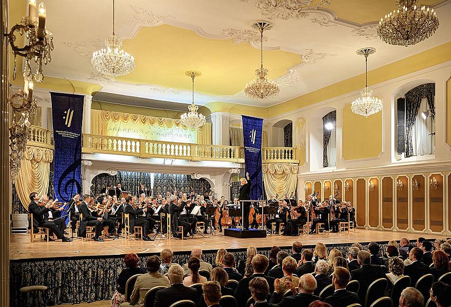 Maria Solozobova /violin/, Prague Radio Symphony Orchestra /the residential orchestra of the IMF ČK/, Conrad Van Alphen /conductor/, 15.7.2017, 26. Internationales Musikfestival Český Krumlov 2017