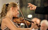 Maria Solozobova /violin/, Prague Radio Symphony Orchestra /the residential orchestra of the IMF ČK/, Conrad Van Alphen /conductor/, 15.7.2017, 26. Internationales Musikfestival Český Krumlov 2017, source: Auviex s.r.o., photo by: Libor Sváček