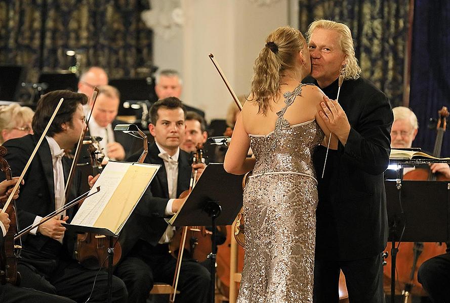 Maria Solozobova /housle/, SOČR /rezidenční orchestr MHF ČK/, Conrad Van Alphen /dirigent/, 15.7.2017, 26. Mezinárodní hudební festival Český Krumlov 2017