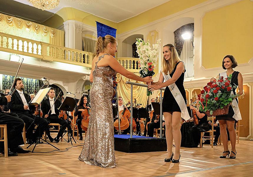 Maria Solozobova /violin/, Prague Radio Symphony Orchestra /the residential orchestra of the IMF ČK/, Conrad Van Alphen /conductor/, 15.7.2017, 26. Internationales Musikfestival Český Krumlov 2017