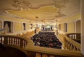 Maria Solozobova /violin/, Prague Radio Symphony Orchestra /the residential orchestra of the IMF ČK/, Conrad Van Alphen /conductor/, 15.7.2017, 26. Internationales Musikfestival Český Krumlov 2017, source: Auviex s.r.o., photo by: Libor Sváček