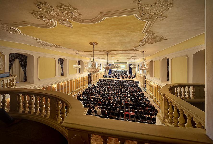 Maria Solozobova /violin/, Prague Radio Symphony Orchestra /the residential orchestra of the IMF ČK/, Conrad Van Alphen /conductor/, 15.7.2017, 26. Internationales Musikfestival Český Krumlov 2017