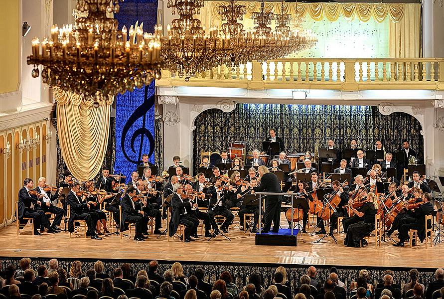 Maria Solozobova /housle/, SOČR /rezidenční orchestr MHF ČK/, Conrad Van Alphen /dirigent/, 15.7.2017, 26. Mezinárodní hudební festival Český Krumlov 2017