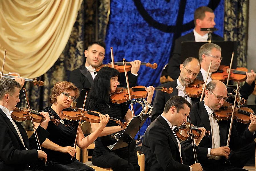 Maria Solozobova /violin/, Prague Radio Symphony Orchestra /the residential orchestra of the IMF ČK/, Conrad Van Alphen /conductor/, 15.7.2017, 26. Internationales Musikfestival Český Krumlov 2017