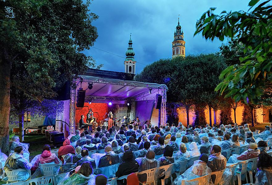 Rendez-vous with Radka Fišarová /Chanson Evening/, Kooperativa Garden, 25.7.2017, 26. Internationales Musikfestival Český Krumlov 2017