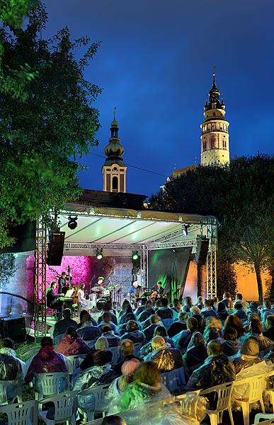 Rendez-vous s Radkou Fišarovou /šansonový večer/, Zahrada Kooperativy, 25.7.2017, 26. Mezinárodní hudební festival Český Krumlov 2017