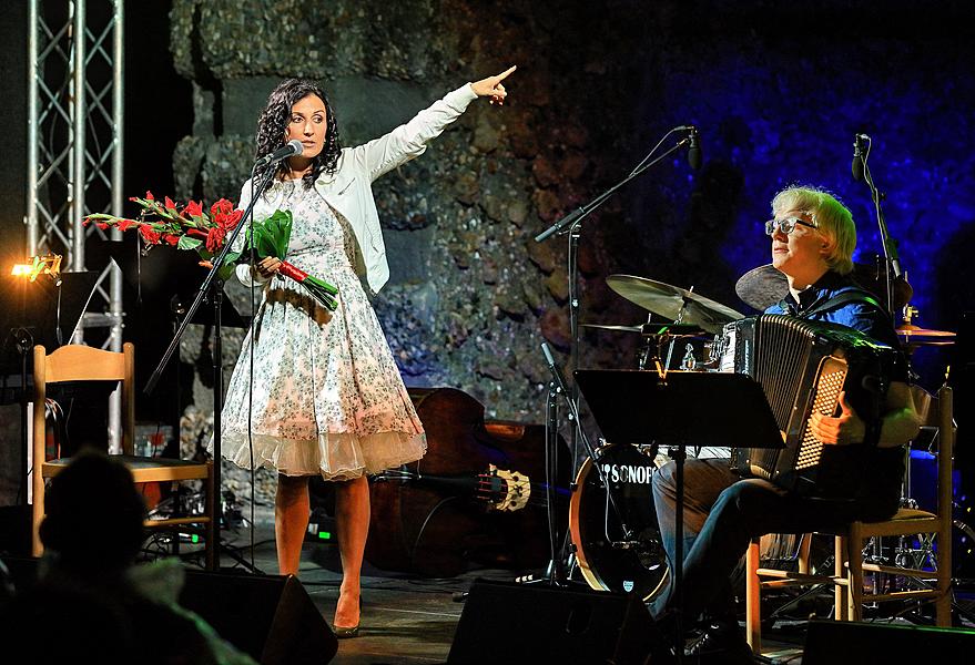 Rendez-vous with Radka Fišarová /Chanson Evening/, Kooperativa Garden, 25.7.2017, 26th International Music Festival Český Krumlov 2017