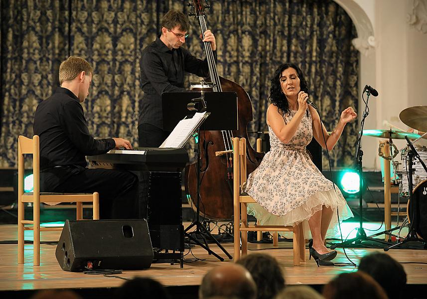 Rendez-vous with Radka Fišarová /Chanson Evening/, Castle Riding Hall, 26.7.2017, 26. Internationales Musikfestival Český Krumlov 2017