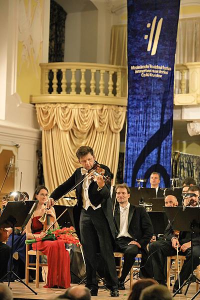 Julian Rachlin /housle, dirigent/ a Sarah McElravy /viola/, Jihočeská filharmonie, 28.7.2017, 26. Mezinárodní hudební festival Český Krumlov 2017