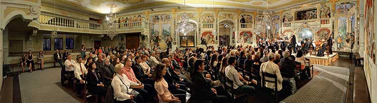 Bohuslav MatouÅ¡ek /housle, viola/, Jakub Junek /housle/, Virtuosi Pragenses, 27.7.2017, 26. MezinÃ¡rodnÃ­ hudebnÃ­ festival ÄeskÃ½ Krumlov 2017