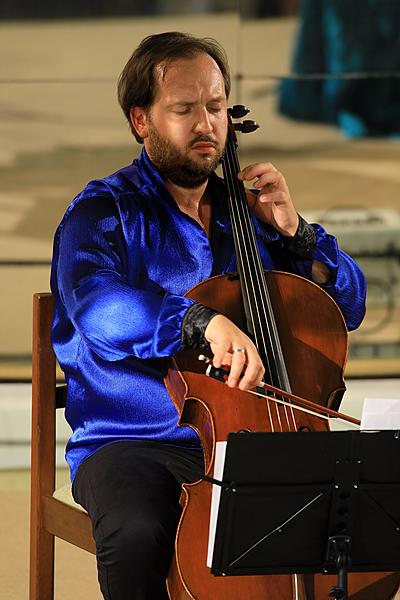 Petr Nouzovský /cello/ and Miriam Rodriguez Brüllová /guitar/, 1.8.2017, 26. Internationales Musikfestival Český Krumlov 2017