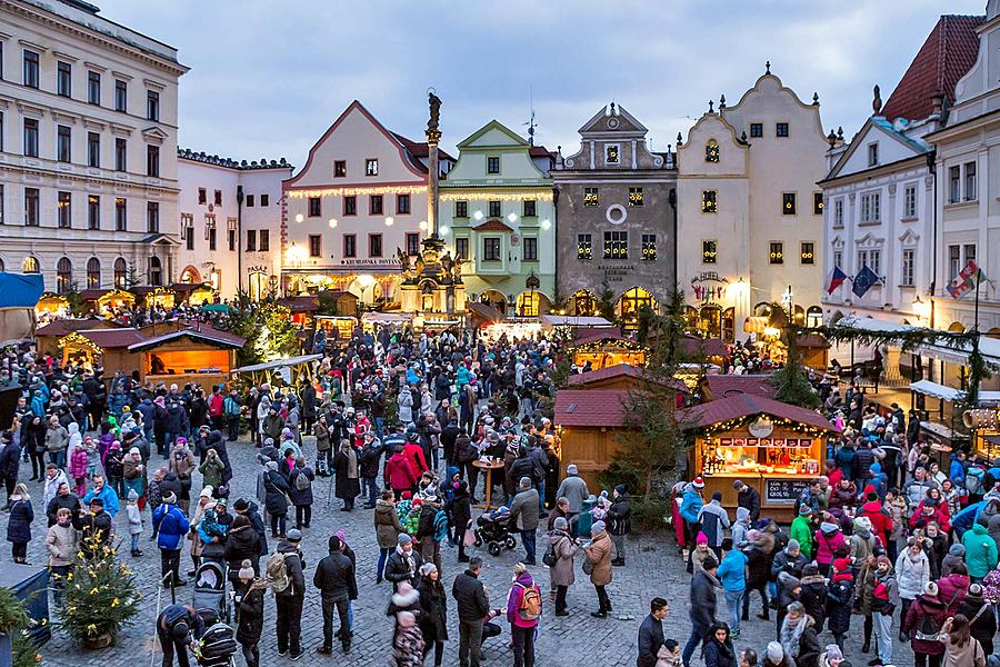 1. Adventssontag - Musikalisch-poetische Eröffnung des Advents Verbunden mit der Beleuchtung des Weihnachtsbaums, Český Krumlov 3.12.2017