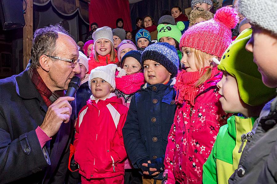 1. Adventssontag - Musikalisch-poetische Eröffnung des Advents Verbunden mit der Beleuchtung des Weihnachtsbaums, Český Krumlov 3.12.2017