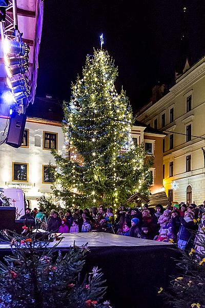 1. adventní neděle - hudebně poetické otevření Adventu spojené s rozsvícením vánočního stromu, Český Krumlov 3.12.2017