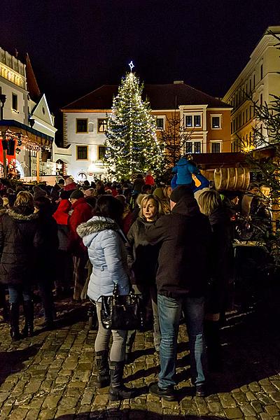 1. adventní neděle - hudebně poetické otevření Adventu spojené s rozsvícením vánočního stromu, Český Krumlov 3.12.2017