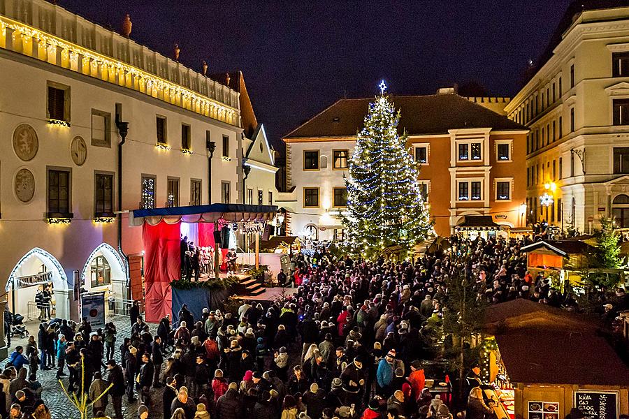 1. adventní neděle - hudebně poetické otevření Adventu spojené s rozsvícením vánočního stromu, Český Krumlov 3.12.2017