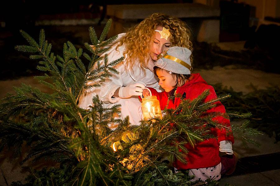 1. adventní neděle - hudebně poetické otevření Adventu spojené s rozsvícením vánočního stromu, Český Krumlov 3.12.2017
