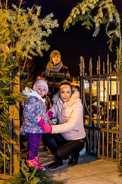 1. adventní neděle - hudebně poetické otevření Adventu spojené s rozsvícením vánočního stromu, Český Krumlov 3.12.2017