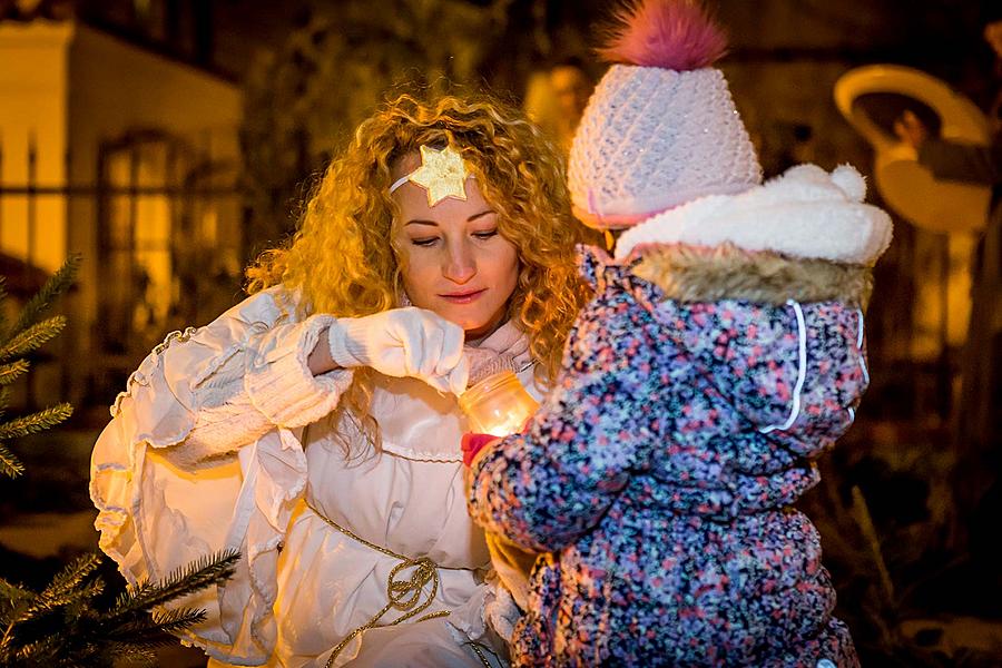 1. adventní neděle - hudebně poetické otevření Adventu spojené s rozsvícením vánočního stromu, Český Krumlov 3.12.2017