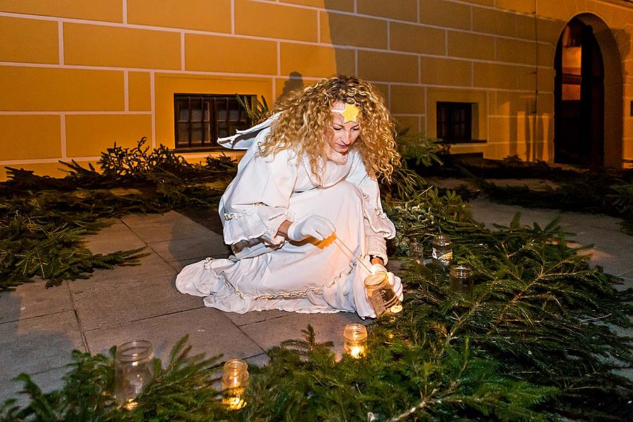 1. adventní neděle - hudebně poetické otevření Adventu spojené s rozsvícením vánočního stromu, Český Krumlov 3.12.2017