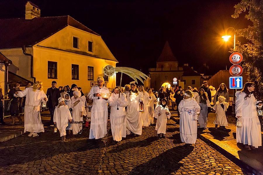 Engelsumzug Durch die Stadt Český Krumlov 8.12.2017