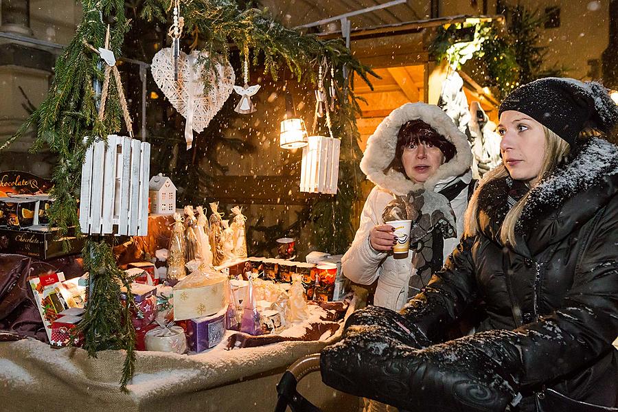 Baby Jesus Postal Office at U Zlatého Anděla and arrival of the White Lady, 10.12.2017