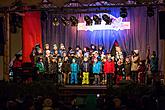 Passing on the Light of Bethlehem, Joint Singing by the Christmas Tree, 3rd Advent Sunday 17.12.2017, photo by: Lubor Mrázek