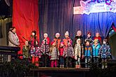 Passing on the Light of Bethlehem, Joint Singing by the Christmas Tree, 3rd Advent Sunday 17.12.2017, photo by: Lubor Mrázek