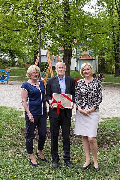 Planting of Olga Havlová Tree - Magical Krumlov 1.5.2018