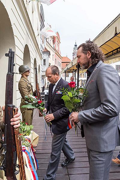 Festakt anlässlich des 73. Jahrestages des Endes des Zweiten Weltkriegs - Anbetung der Teilnehmer des Zweiten Weltkrieges