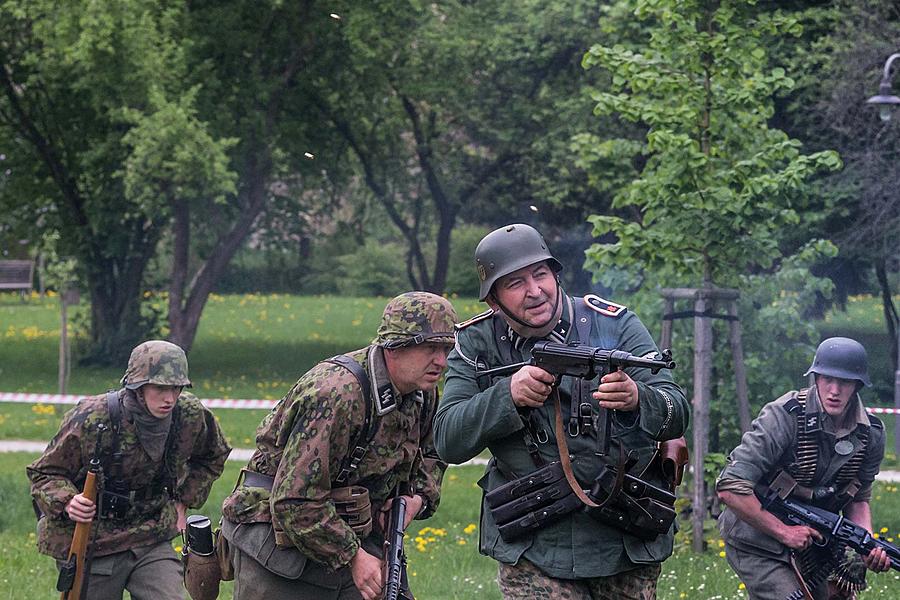 Slavnostní akt u příležitosti 73. výročí konce 2. světové války - Poslední bitva, Jelení zahrada v Českém Krumlově 5.5.2018