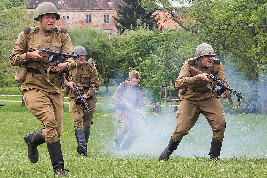 Slavnostní akt u příležitosti 73. výročí konce 2. světové války - Poslední bitva, Jelení zahrada v Českém Krumlově 5.5.2018