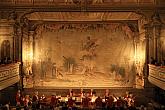 Antonio Caldara: L´Asilo d´Amore, Hof-Musici Baroque Orchestra, 16. – 18. 9. 2016, in front of theatre curtain, Quelle: Festival of Baroque Arts, Foto: Libor Sváček